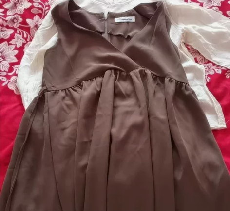 （科幻）咖色西装面料背带裙，里边的衣服没有...