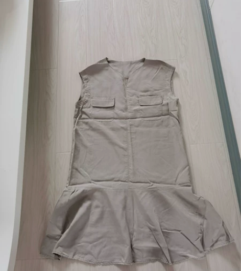 优雅气质纯色浅灰色双口袋天丝连衣裙一分袖荷...