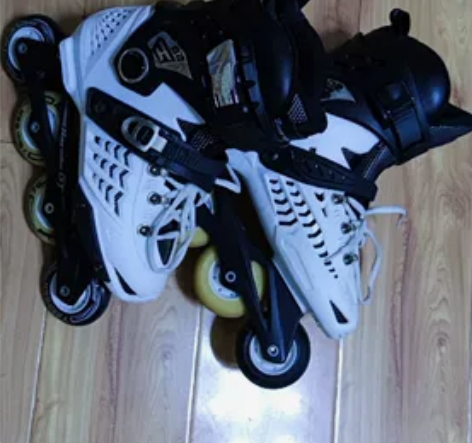 轮滑鞋36/37 原价369的鞋子，可以买...