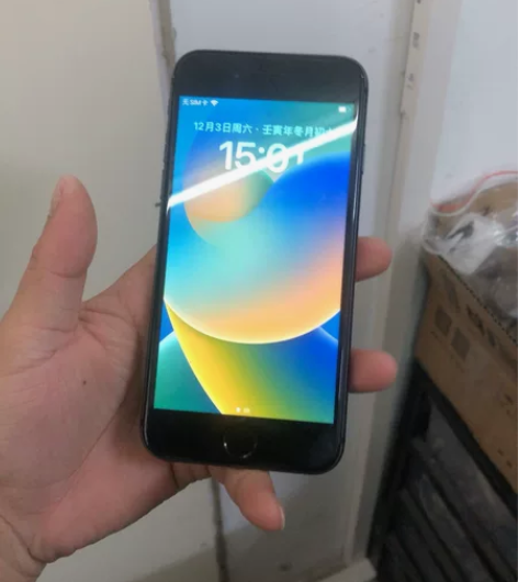 因换机子 出一台苹果8。黑色64G所有原装...