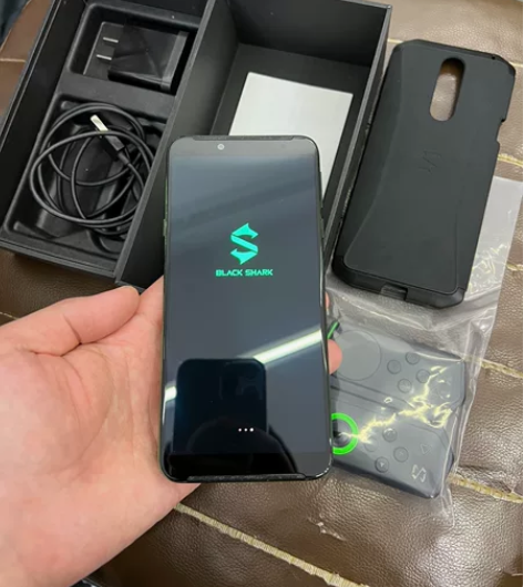 黑鲨手机helo 8+128g 功能正常,...