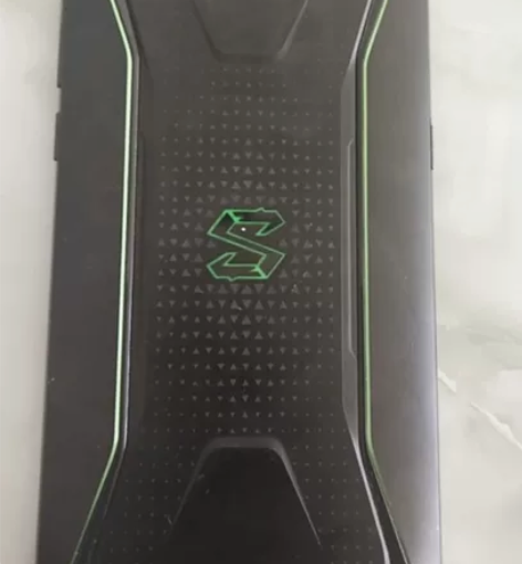 黑鲨游戏手机，已经很便宜了 爽快的来 转手...