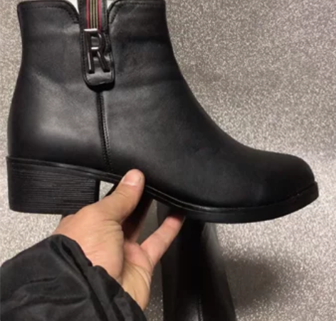 全新43码女士真皮皮鞋，编号m55，头层牛...