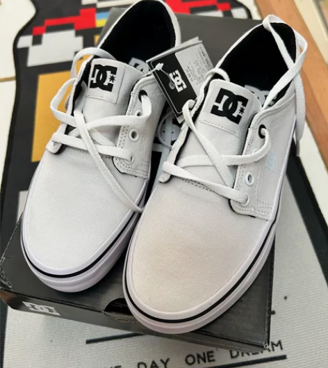 DC小白鞋 儿童运动鞋全新 不退换 女士小...