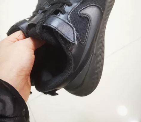 男女童耐克运动鞋网面透气魔术贴,从日本买的...