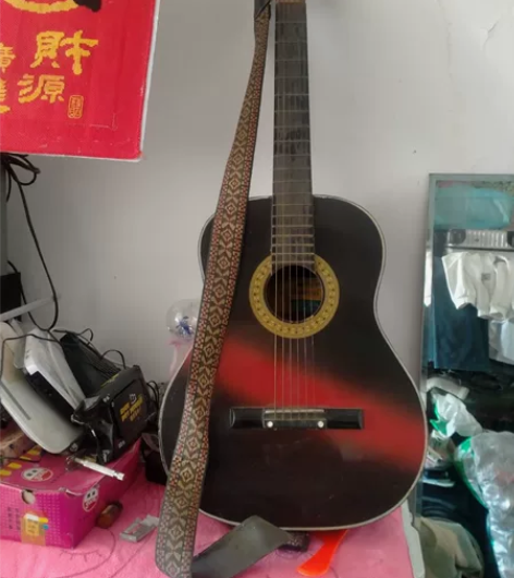 低价出吉他，翠鸟名牌，音色饱满，悦耳动听！...