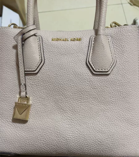 MK小号风琴包 购于专柜绝对真品 买的时候...