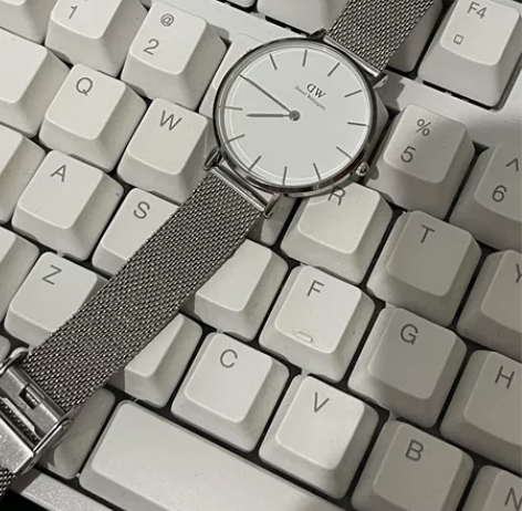 DW手表 银色女表九成新 专柜买的没戴几回...