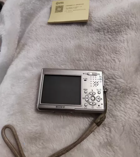 索尼t1金属壳滑盖开机，500万像素，3倍...