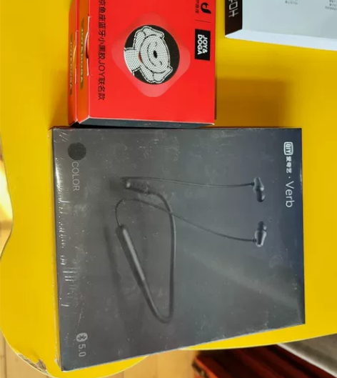 鲸鱼座音响，爱奇艺的颈挂耳机，未拆封 感兴...