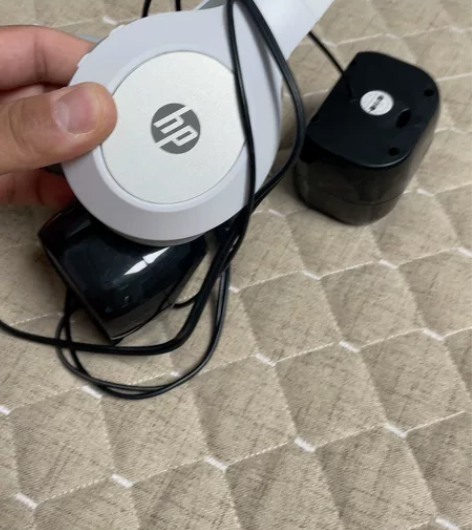 惠普无线蓝牙耳机根两个喇叭耳机成色非常新，...