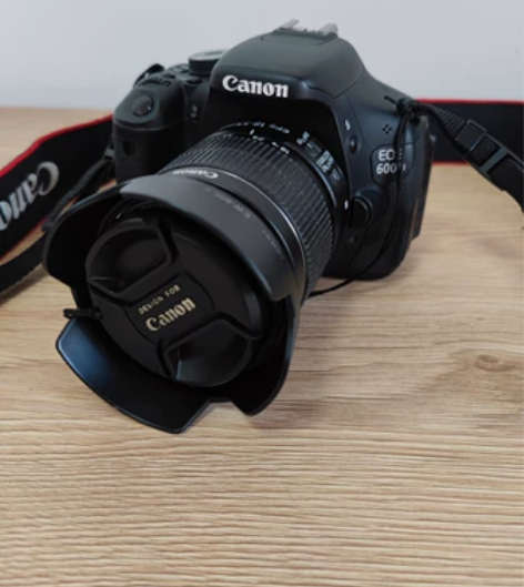 佳能单反600D，自用，98成新，北京朝阳...
