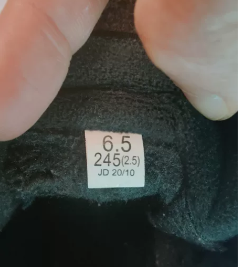 乔丹男加绒运动鞋39码，去年买的，今年孩子...