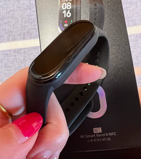 出小米手环6nfc版 自用无划痕，可以充电...