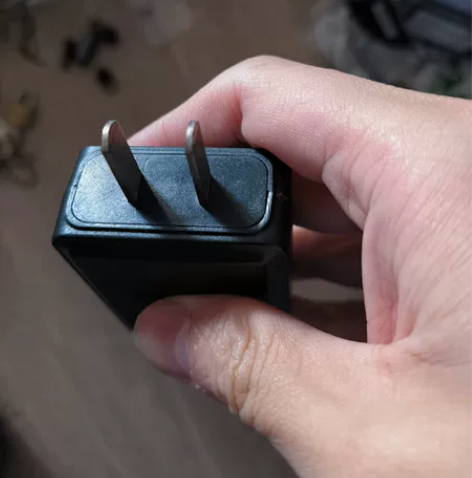闲置充电头，5v 2.5a 感兴趣的话点“...