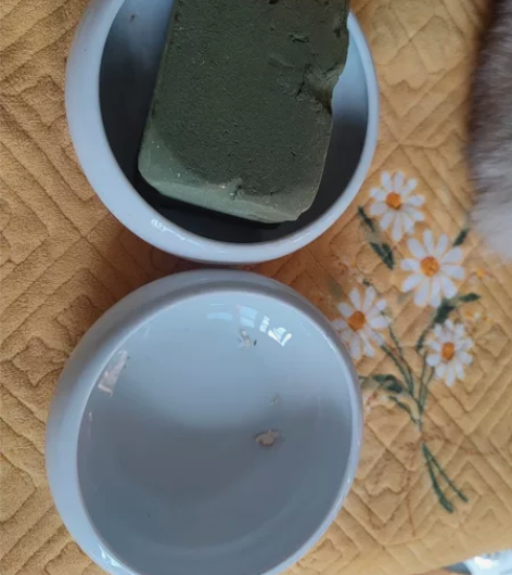 插花碗一对全新，有点落灰了，加插花泥一块，...