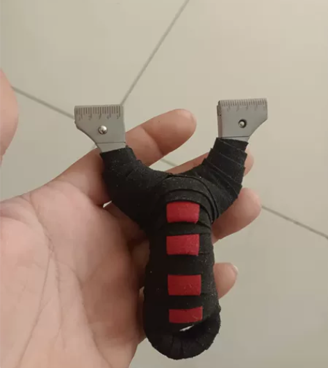 出一个304不锈钢弹弓，带两付皮筋，全新 ...