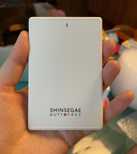 充电宝，韩国新世界免税店送的 2500毫安...