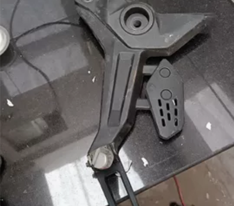 银钢小怪兽左右脚踏还有档杆刹车杆这两个没牌...