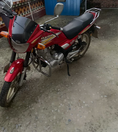 八点五成新原装豪爵银豹125-7A摩托车，...