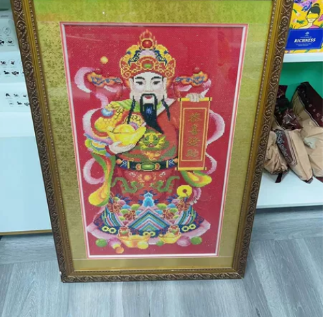 财神刺绣画，尺寸45?80cm，已装裱号，...