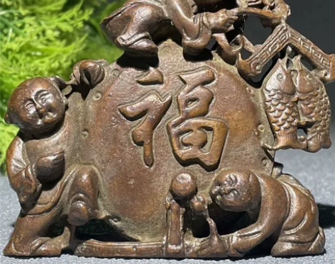 古玩复古鎏金老铜福娃摆件童子献福铜器年年富...
