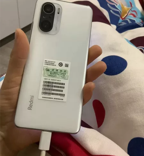 这款是红米K40晴雪版，8+128G内存，...