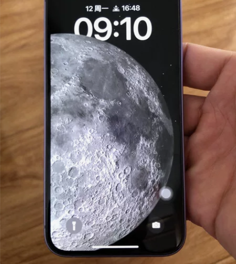 苹果12!屏幕贴膜皮毛全新没有任何划痕磕碰...