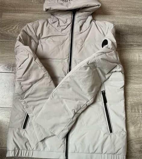 男士连帽羽绒服，170/88A码，全新吊牌...