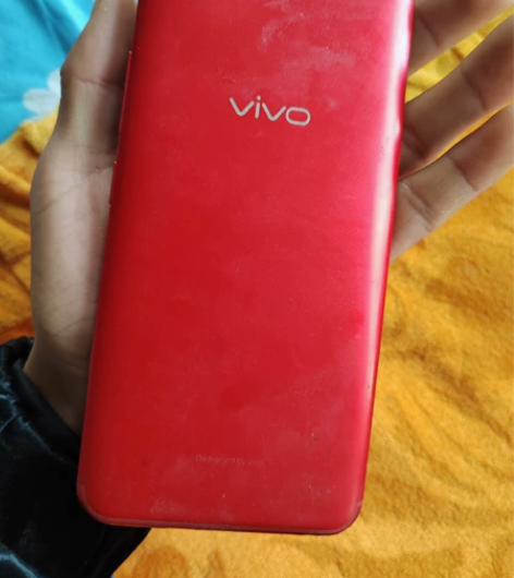 本人有个ViVoY81s手机出售。需要的联...