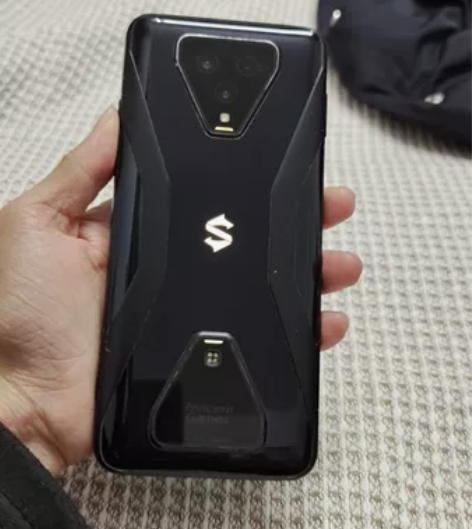 黑鲨游戏手机3 (5G) 8+128。骁龙...