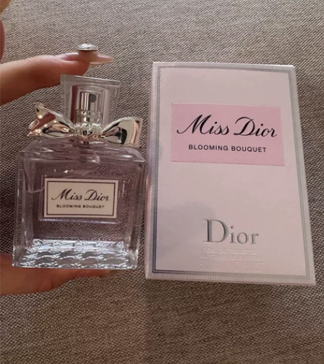 迪奥 小姐香水     50ml 只打开塑...