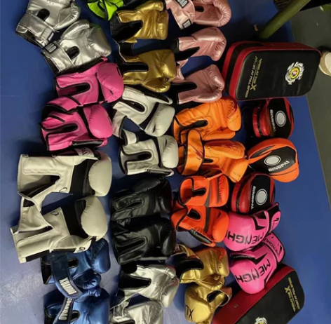 大量拳套，儿童成人拳套！拳击档板，拳靶！！...