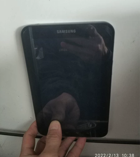 三星平板，还有贴膜呢，可放电话卡内存卡功能...