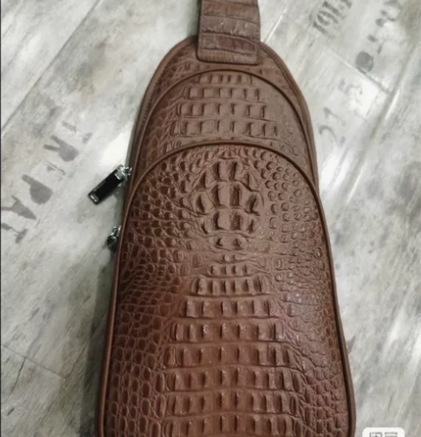 卓梵阿玛尼品牌男士高品质真皮牛皮鳄鱼纹胸包...
