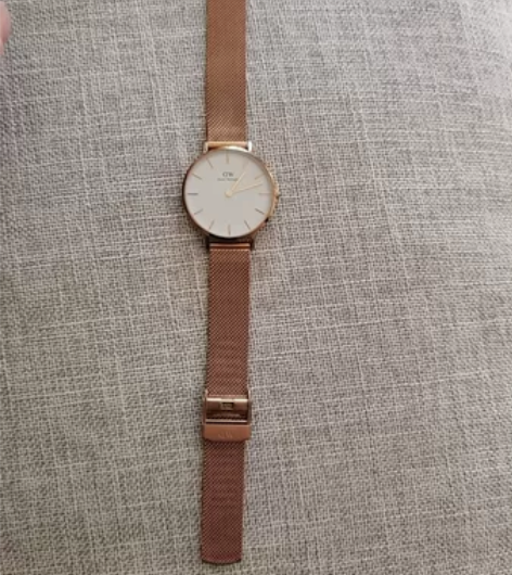 DW玫瑰金石英手表。女生一手。 感兴趣的话...