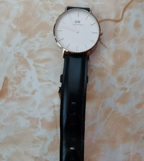 原装DW自用手表， 感兴趣的话点“我想要”...