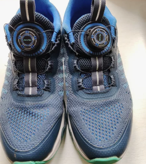 安踏跑步鞋,儿子穿不上了。38码,转给需要...