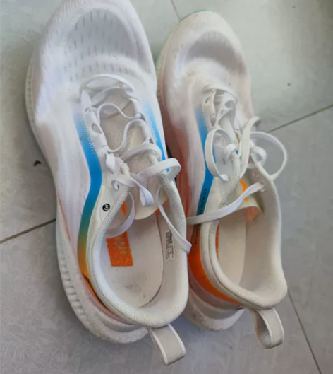 李宁超轻19 多巴胺 白橙，42码。盒子还...