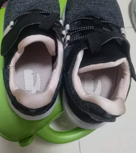 安踏闪粉灯鞋，没怎么穿过，灯都还亮着160...