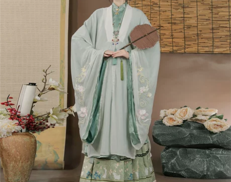 明制汉服秋冬季女款马面裙古装汉元素日常唐超...
