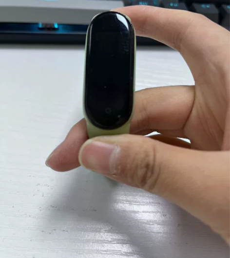 清仓特卖：小米手环5 667yoz