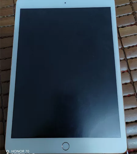 出一台成色完美9999新ipad8代128...