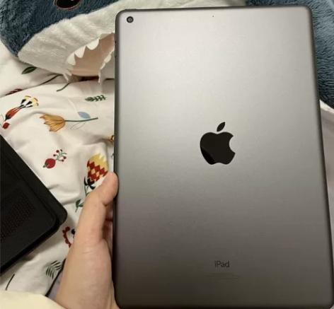 低价出朋友自用ipad 2021插卡9成新...