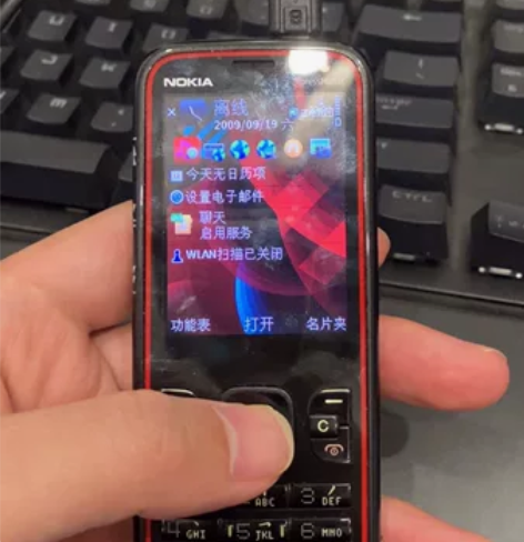 诺基亚5630xm，以前买给小兄弟上学用的...