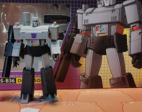 变形金刚 魔方小比例B-36Y威震天～仅站...