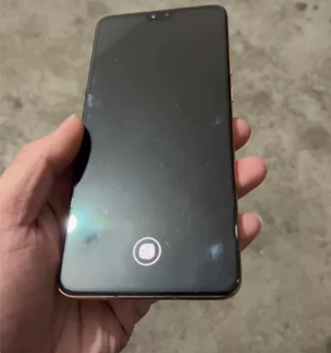 华为mate30 5G 8+128的 边框...