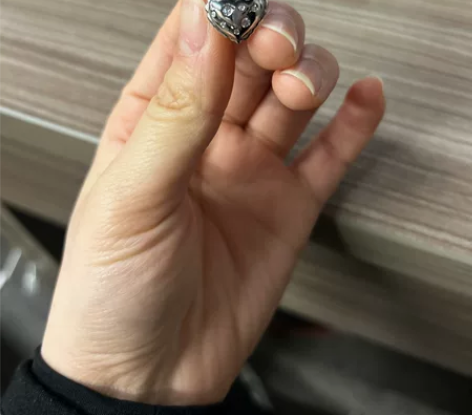 银色钻石925银 爱心耳夹 蝴蝶结戒指 在...