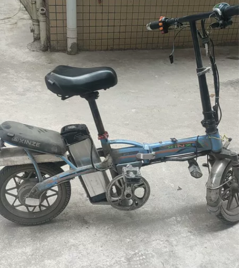 出售电动车一辆能跑15公里实测,前轮转向右...