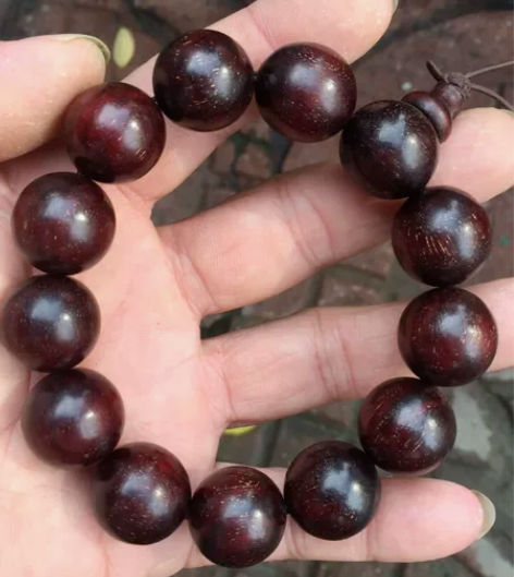印度金星小叶紫檀手串直径1.8厘米.保真....